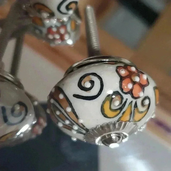 COPY - P10 Ceramic knobs - p1 yellow flower - Picture 5 of 6